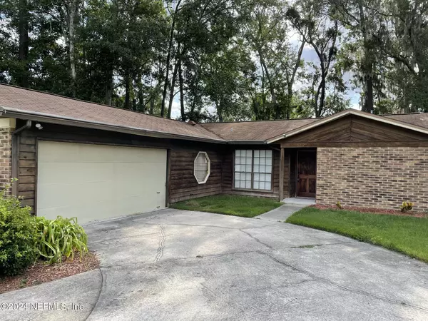 Jacksonville, FL 32210,5217 SECLUDED OAKS LN