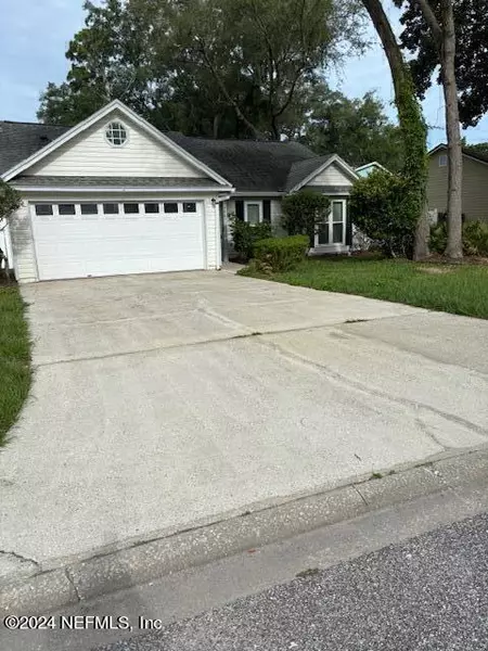 560 E SERENADE CIR E, Jacksonville, FL 32225