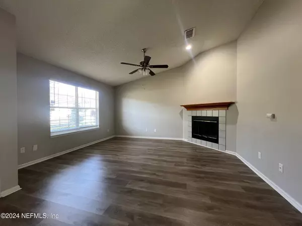 Jacksonville, FL 32210,2351 JUSTIN RD W #3