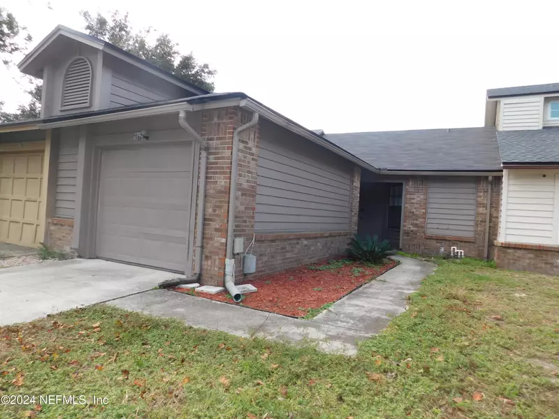 8015 MARSEILLES DR, Jacksonville, FL 32277