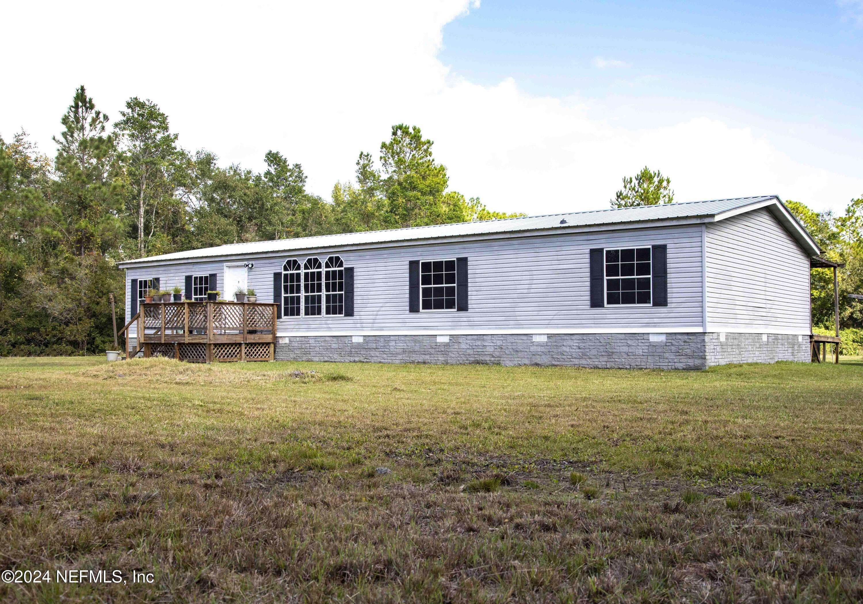 Palatka, FL 32177,153 LETTIE LN