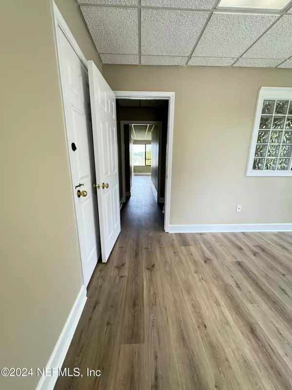 Jacksonville, FL 32256,8130 BAYMEADOWS CIR W #212