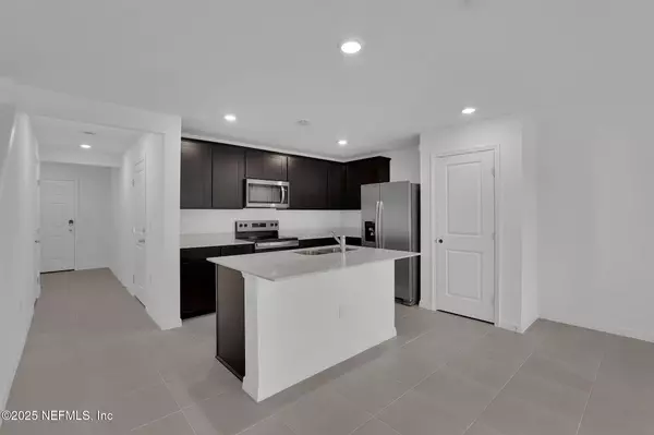 Jacksonville, FL 32221,1916 NORMANDY PINES LN