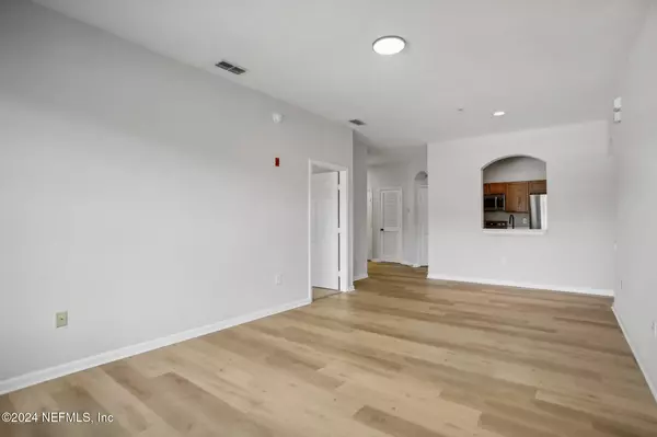 Jacksonville, FL 32256,10550 BAYMEADOWS RD #230