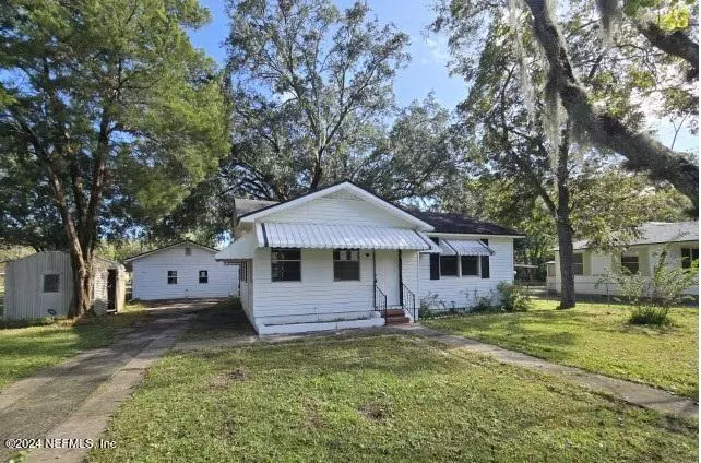 8975 MONROE AVE, Jacksonville, FL 32208