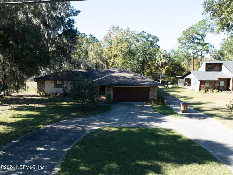 694 SE 4TH AVE, Melrose, FL 32666