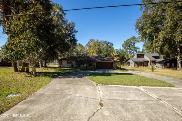 Melrose, FL 32666,694 SE 4TH AVE