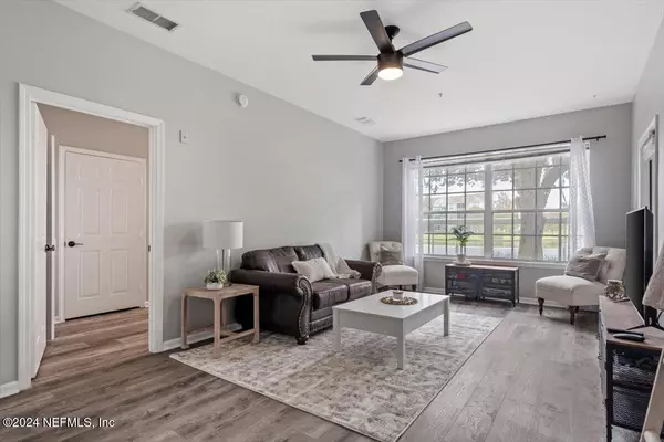 Jacksonville, FL 32256,10550 BAYMEADOWS RD #505