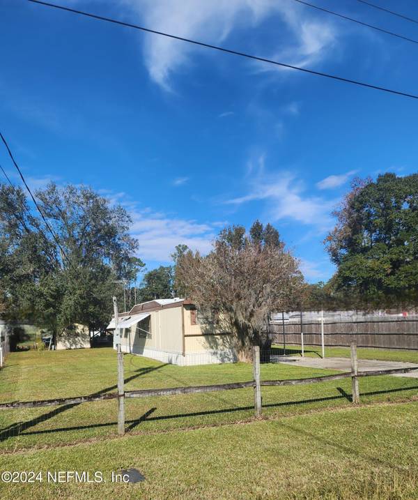 106 EDGEWATER RD, Satsuma, FL 32189