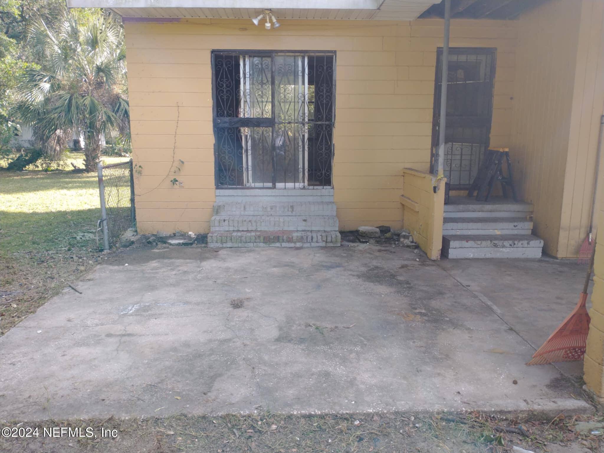 Jacksonville, FL 32208,6945 RESTLAWN DR