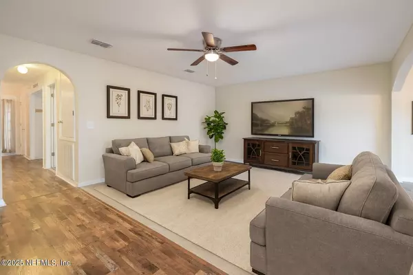 Jacksonville, FL 32244,7058 ST IVES CT