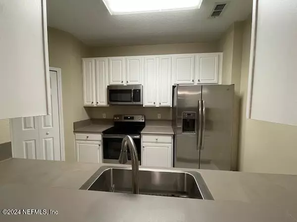 Jacksonville, FL 32256,7801 POINT MEADOWS DR #8307