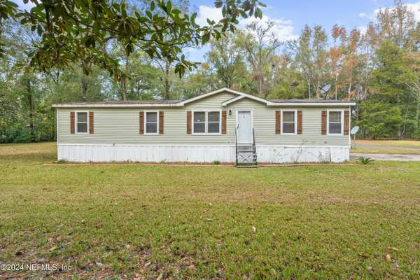 6027 C W WEBB RD, Macclenny, FL 32063