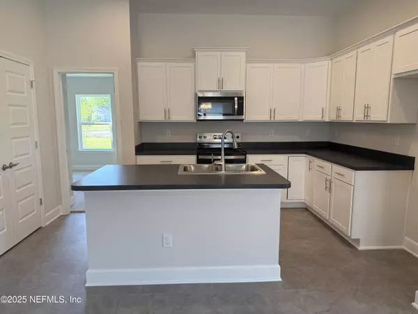 Jacksonville, FL 32219,8195 ELSDON ST