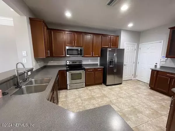 Jacksonville, FL 32256,11184 CASTLEMAIN CIR W