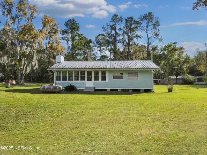 114 N HUBERS FISH CAMP RD, Crescent City, FL 32112