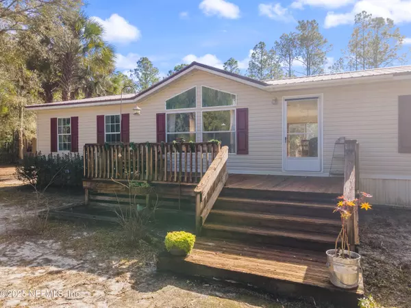 Interlachen, FL 32148,950 COUSINTOWN RD