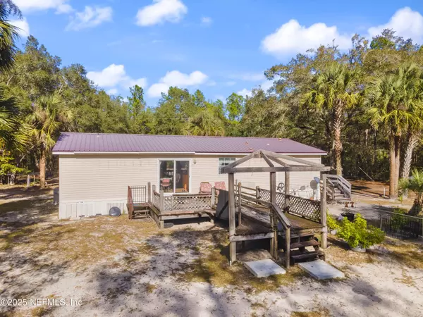 Interlachen, FL 32148,950 COUSINTOWN RD