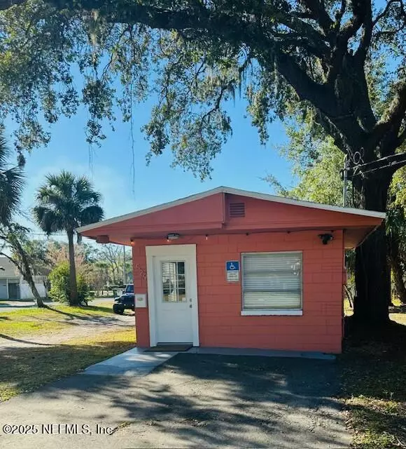 Fernandina Beach, FL 32034,529 S 9TH ST