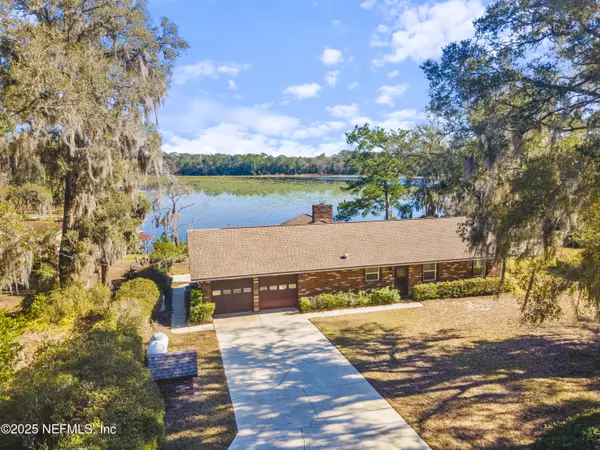 848 LAKE SHORE TER, Interlachen, FL 32148