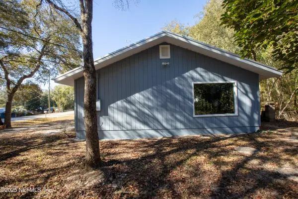 Melrose, FL 32666,8250 SWAN LAKE RD