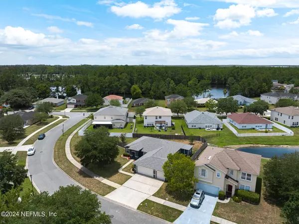 2548 REAGAN LAKES LN, Jacksonville, FL 32221