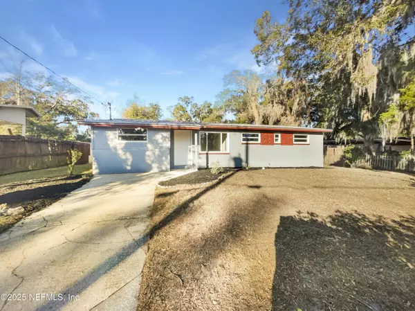 305 GLENDENING RD, Orange Park, FL 32073