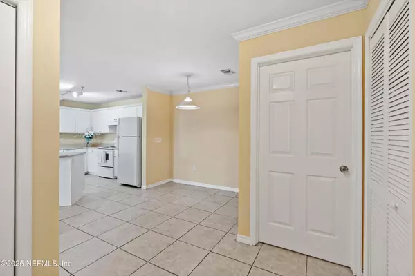 Jacksonville, FL 32224,3591 KERNAN BLVD S #209