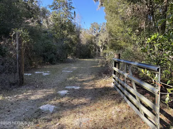 Gainesville, FL 32641,317 SE 135TH TER