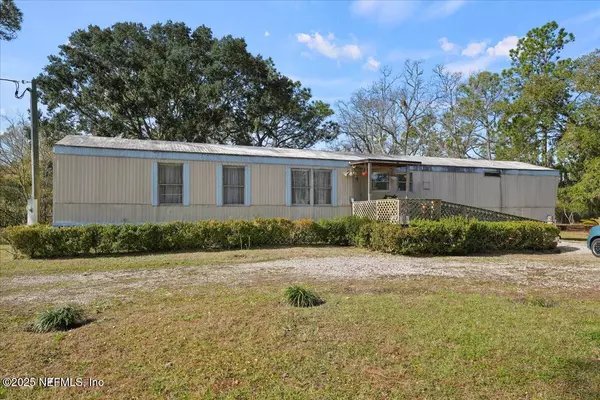 105 HARBOR FARMS CT, Palatka, FL 32177