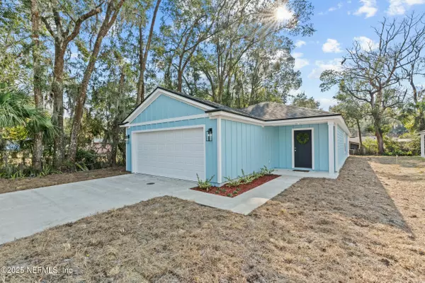 Green Cove Springs, FL 32043,711 N PINE AVE