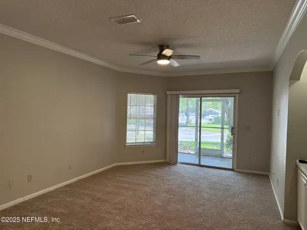 Jacksonville, FL 32246,10000 GATE Pkwy #215