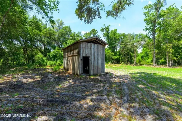 Interlachen, FL 32148,407 WALKER DR