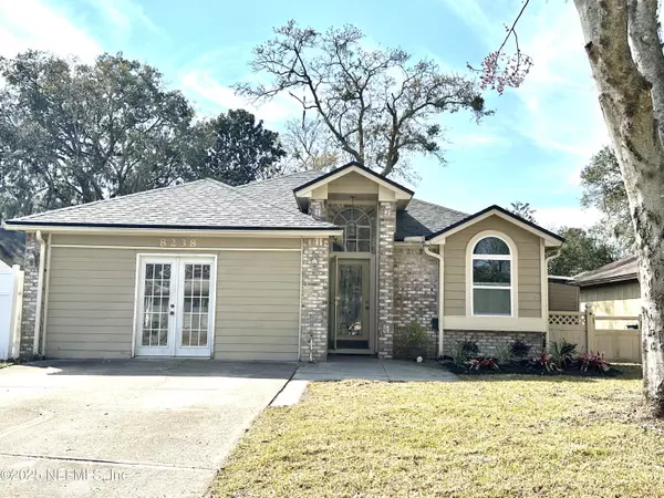 8238 LAKE WOODBOURNE DR E, Jacksonville, FL 32217