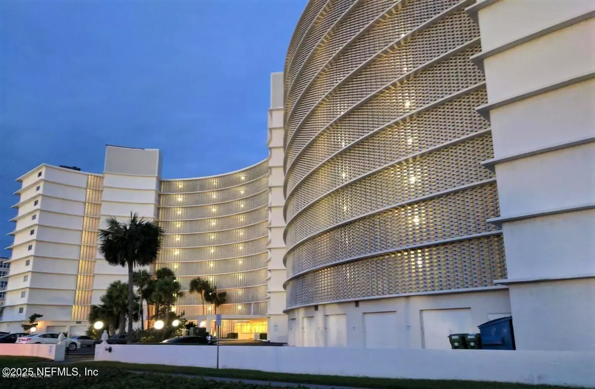 Jacksonville Beach, FL 32250,1601 OCEAN DR #109