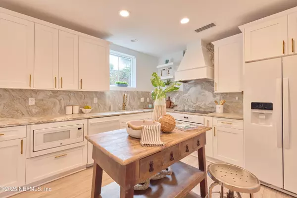 50 BEACH COTTAGE LN, Atlantic Beach, FL 32233
