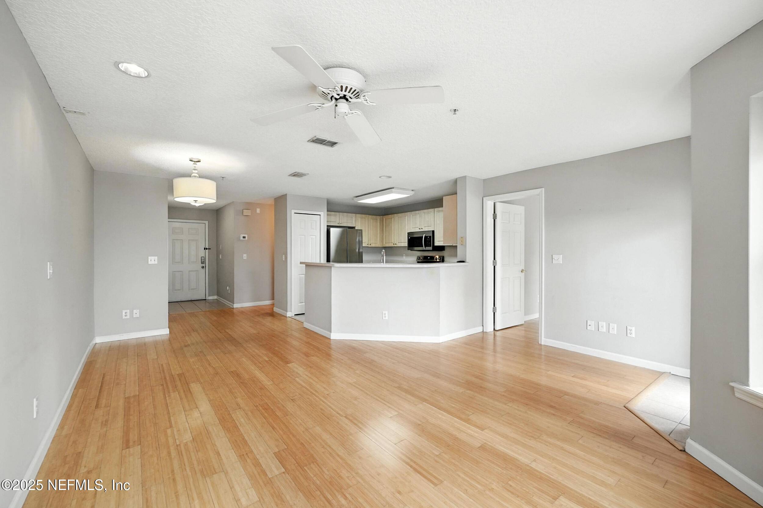 Jacksonville Beach, FL 32250,382 1ST ST S #2B