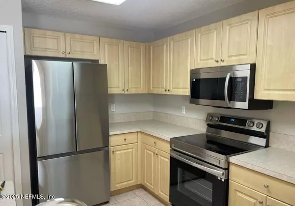 Jacksonville Beach, FL 32250,382 1ST ST S #2B