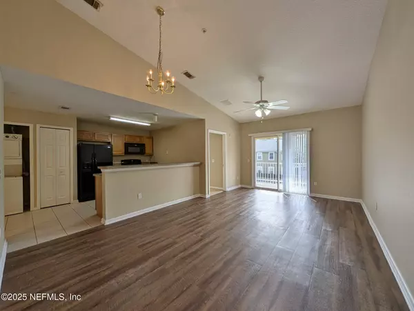 Jacksonville, FL 32210,3671 KIRKPATRICK CIR #15-11