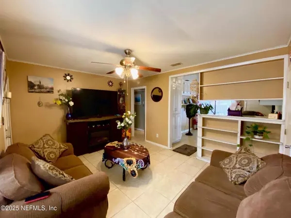 Interlachen, FL 32148,414 HOLIDAY DR