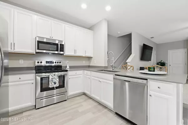 1225 BEACH DUNE DR Jacksonville, FL 32233