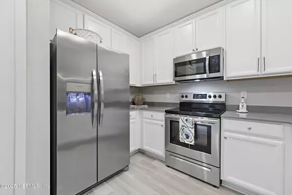 1225 BEACH DUNE DR Jacksonville, FL 32233