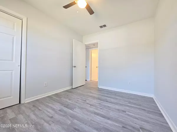 Jacksonville, FL 32218,2434 LEONID RD