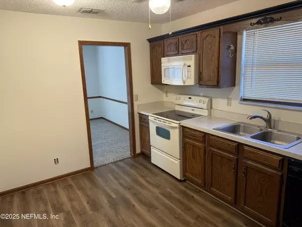 Jacksonville, FL 32244,8446 HAMDEN RD