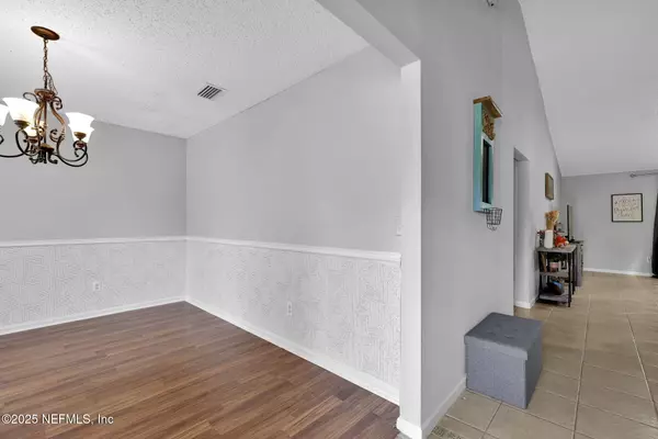 13940 CRESTWICK DR W Jacksonville, FL 32218