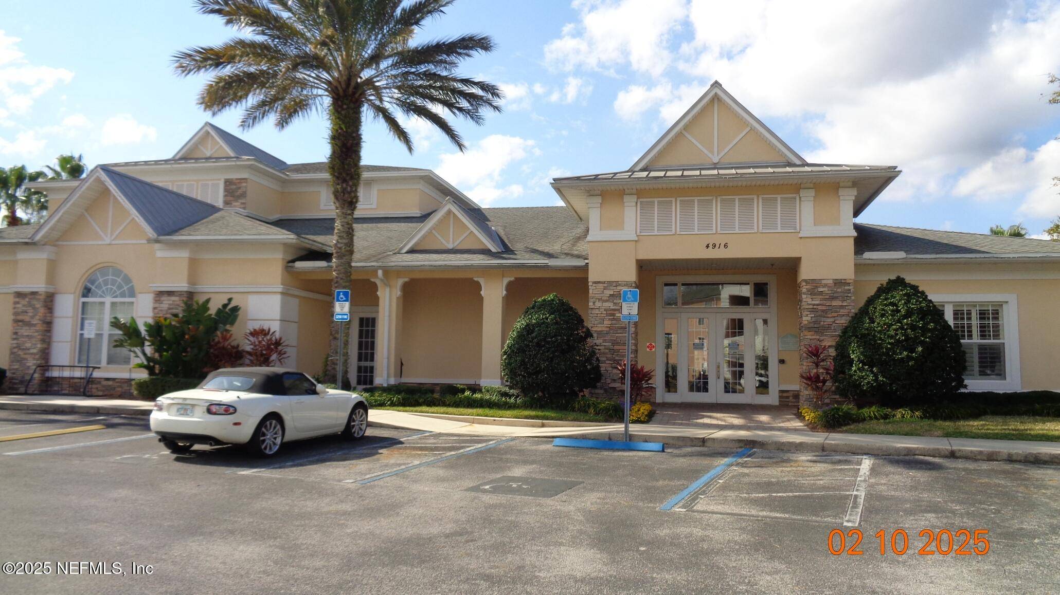 Jacksonville, FL 32256,8201 GREEN PARROT RD #301