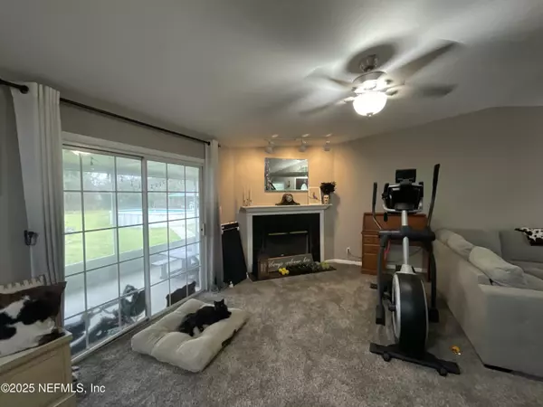 Green Cove Springs, FL 32043,860 WARNER RD