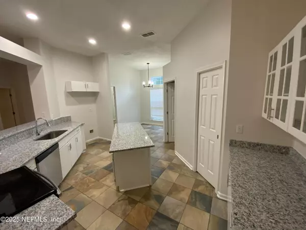 Jacksonville, FL 32277,5902 COVERED CREEK LN