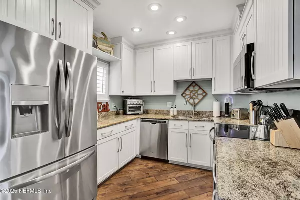 Jacksonville Beach, FL 32250,1800 THE GREENS WAY #203