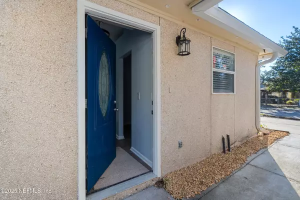 Atlantic Beach, FL 32233,571 CAMELIA ST